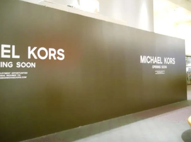 MICHAEL KORS
Barricade Vinyls