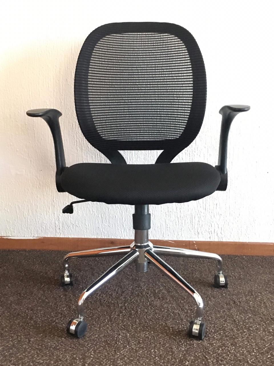 11 Sillas ejecutivas con elevación e
inclinación y respaldo ergonómico