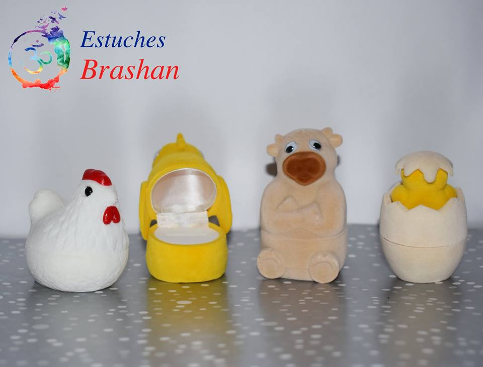 Diversos estuches de terciopelo con forma de animalitos