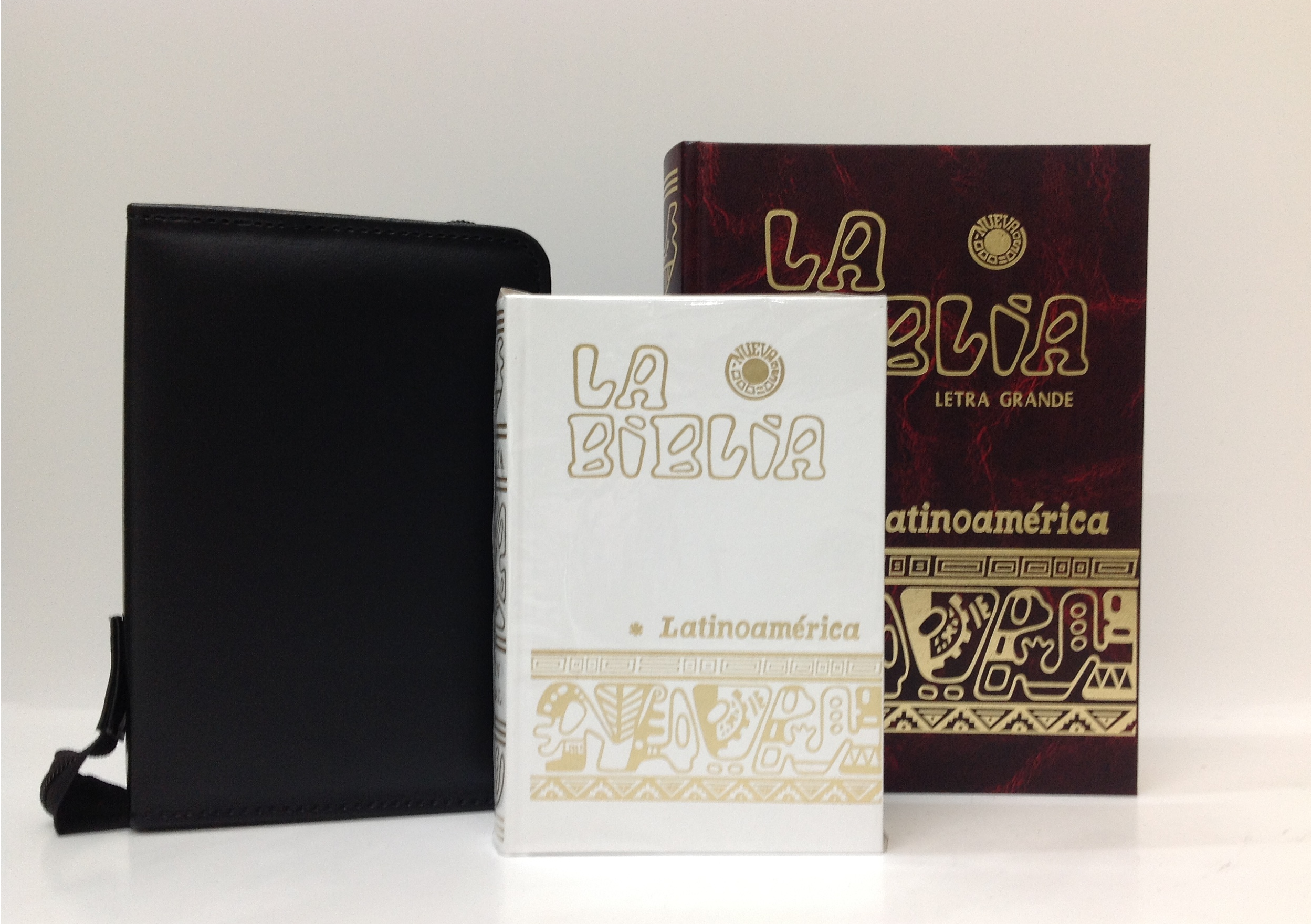 BIBLIA LATINOAMERICANA GRANDE Y CHICHA CON GUARDA BIBLIA