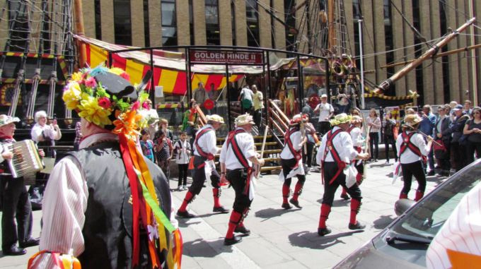 Merrydowners dancing outside the Old Thameside Inn London
