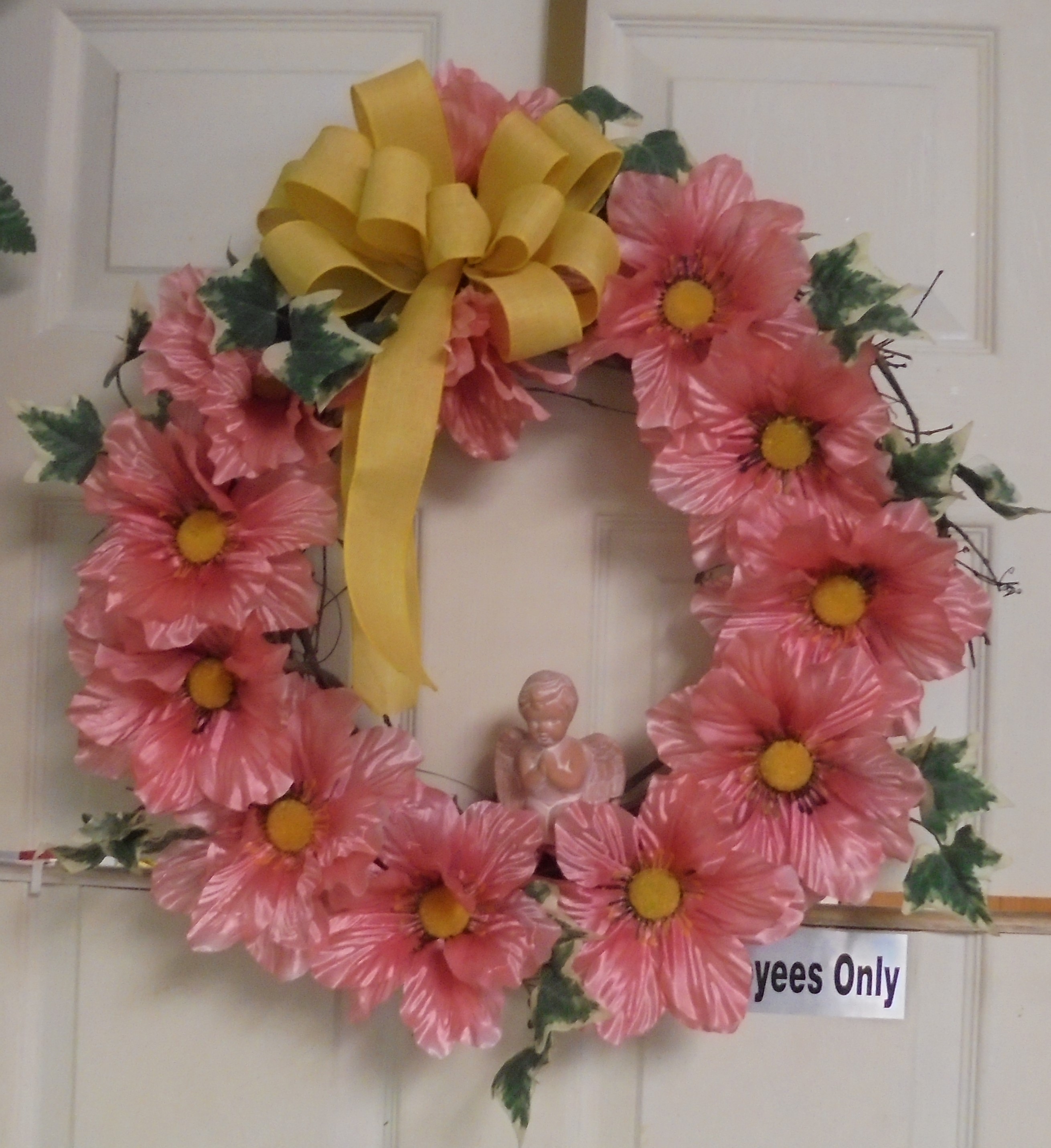 (25) Grapevine Wreath
W/ Angel
$60.00