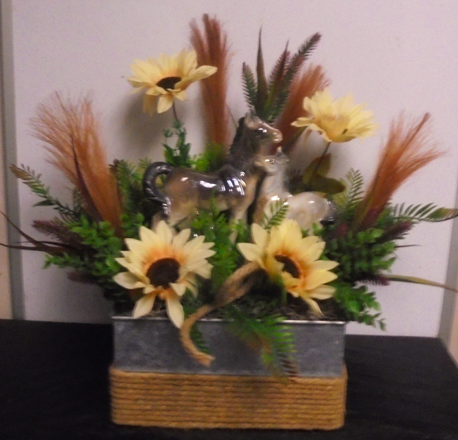 (SORRY SOLD!!)
(7)  "Silk" Horse  Arrangement
With Sunflowers
$60.00