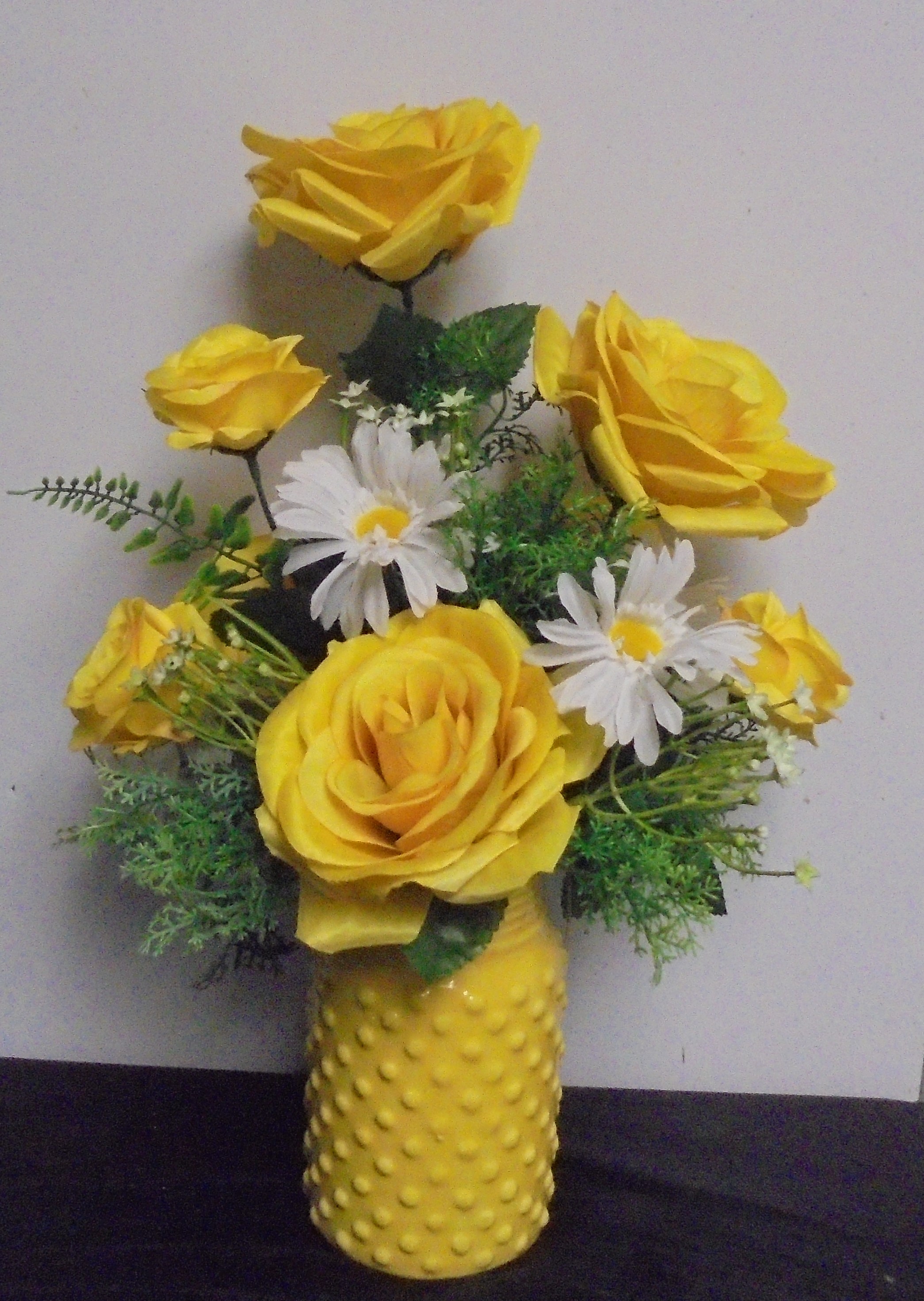 (1B) " Silk" Jar Arrangement
(Yellow & White)
$32.50