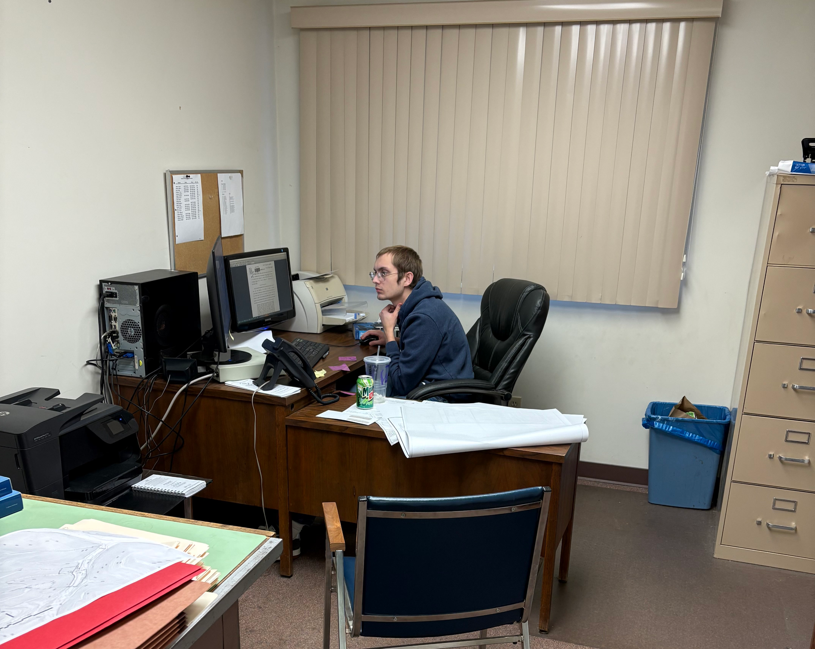Professional land surveyor at work in Appalachia, KY, WV, VA at licensed engineering firm, engineering company