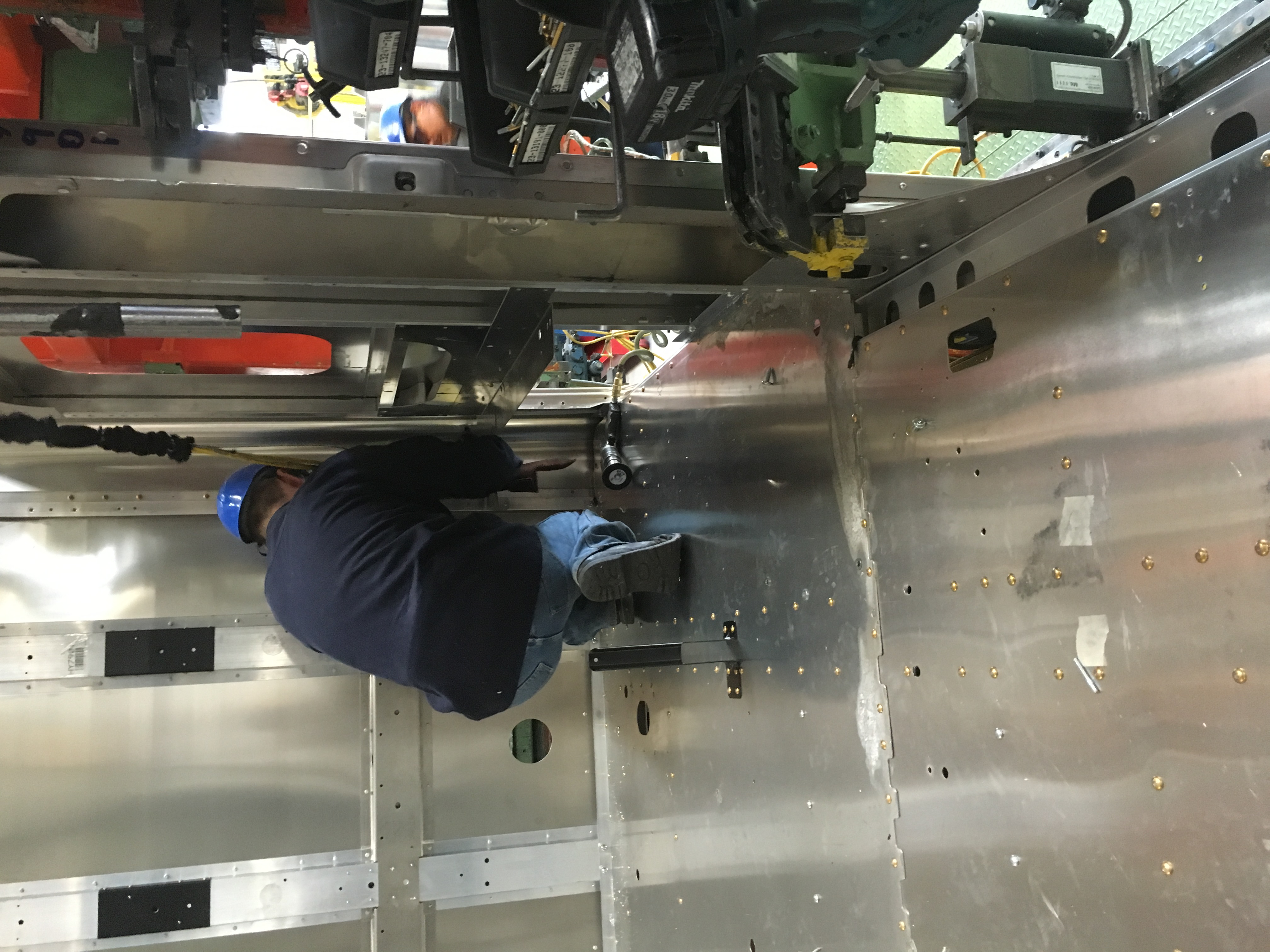 Ensamble de la estructura de la cabina de tractocamiones en OEM´s