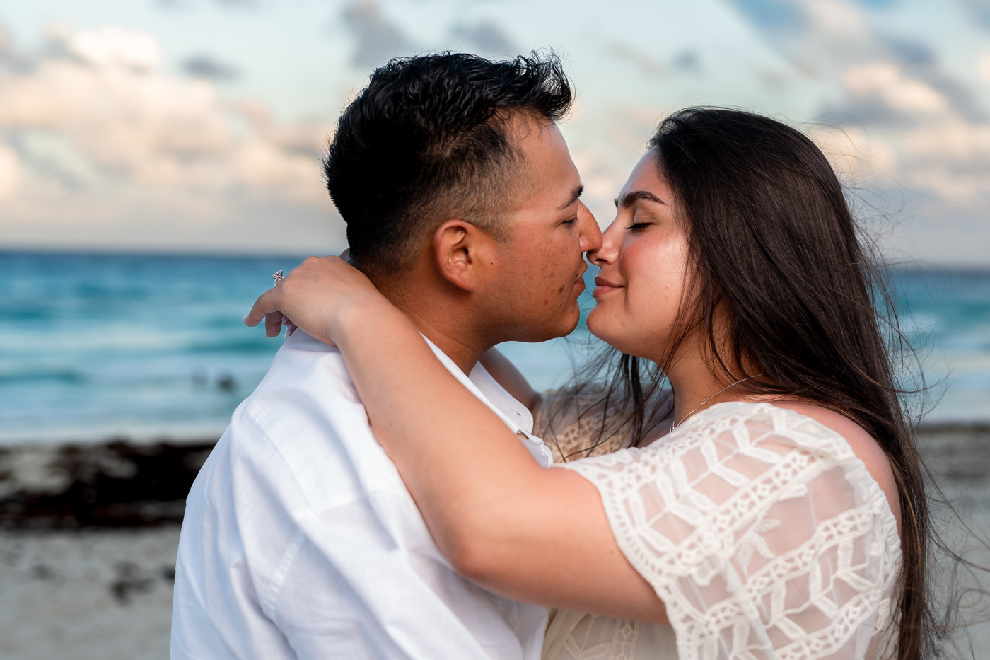 https://0201.nccdn.net/4_2/000/000/071/260/romantic-mariachi-proposal-in-cancu%CC%81n094.jpg