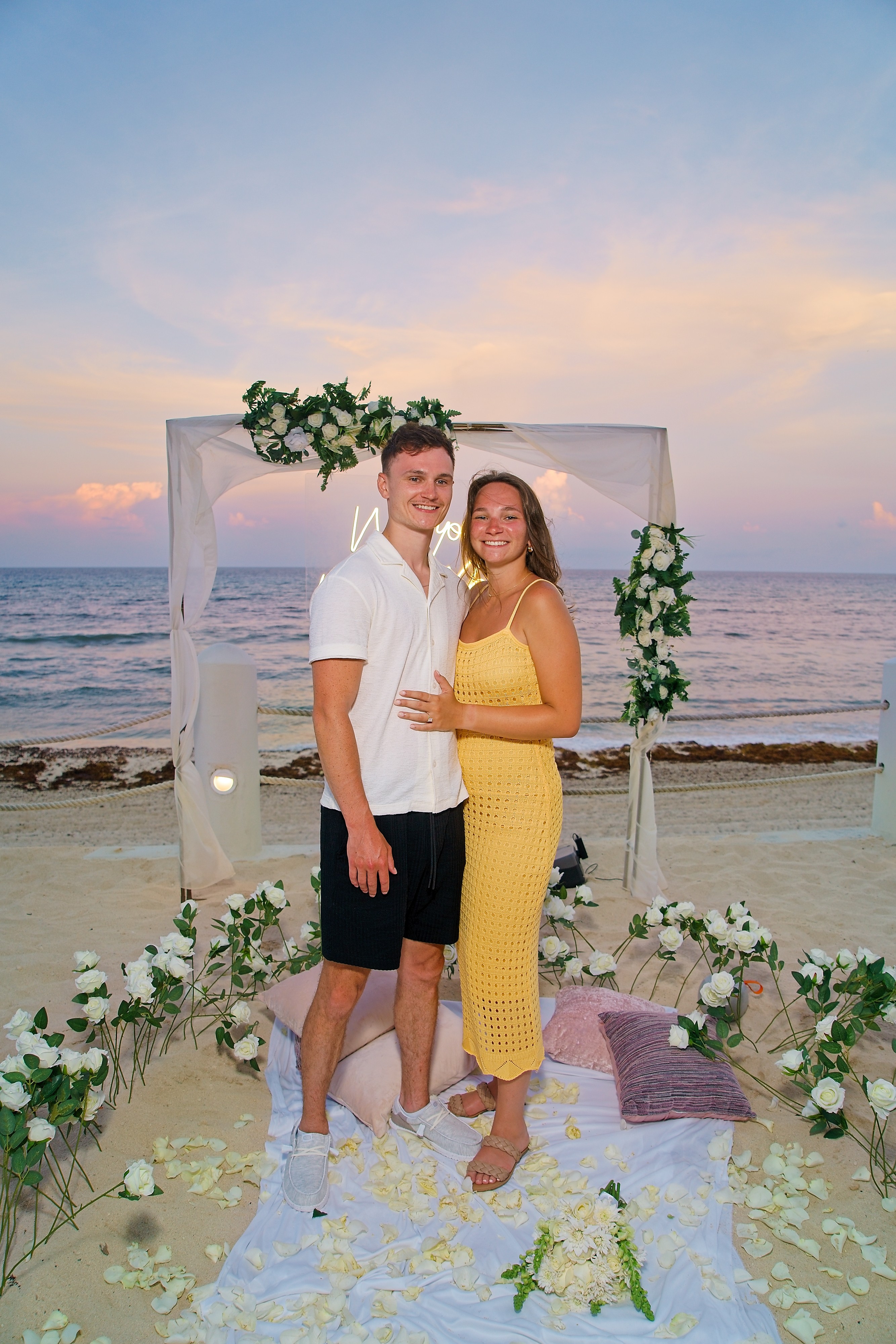 https://0201.nccdn.net/4_2/000/000/072/2aa/engagement-moment-captured-%E2%80%93-proposal-photos57.jpg