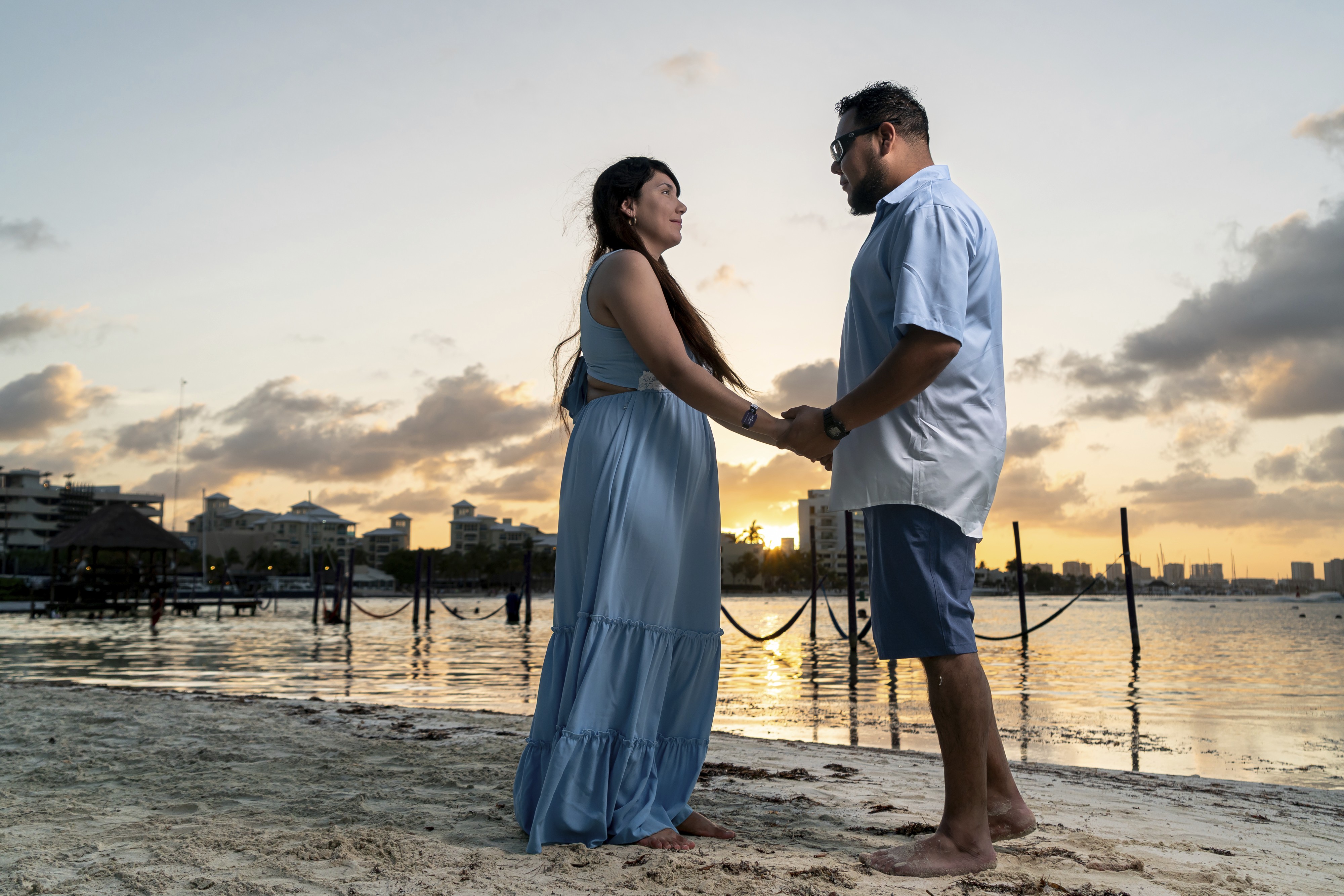 https://0201.nccdn.net/4_2/000/000/072/2aa/luxartifices-riviera-maya-beach-family-photos0038.jpg