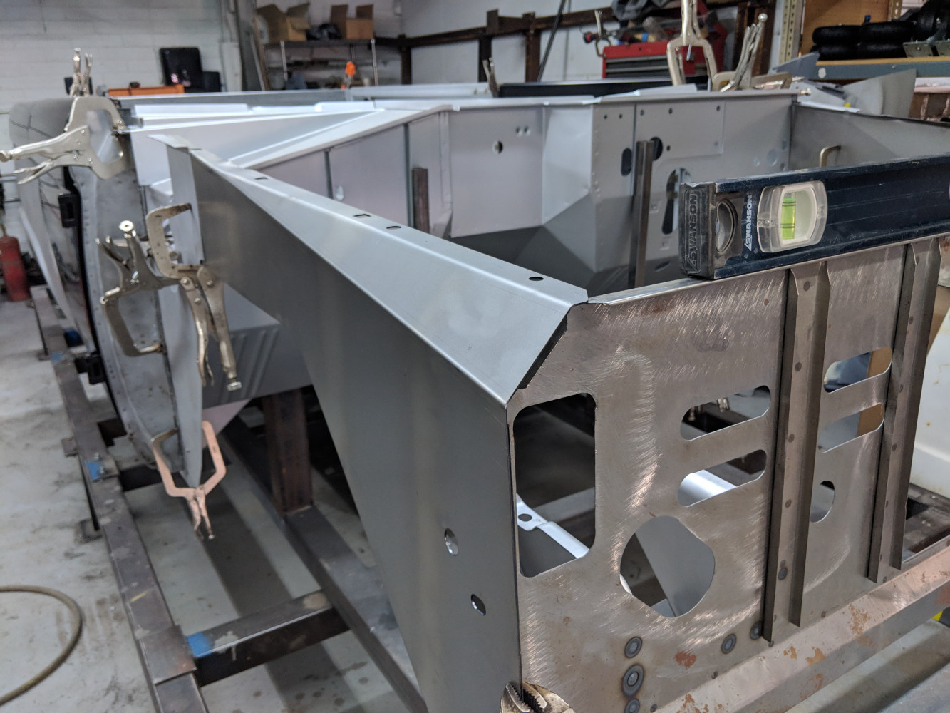 Level on radiator support