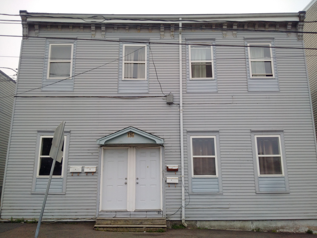 186 Saint James Exterior