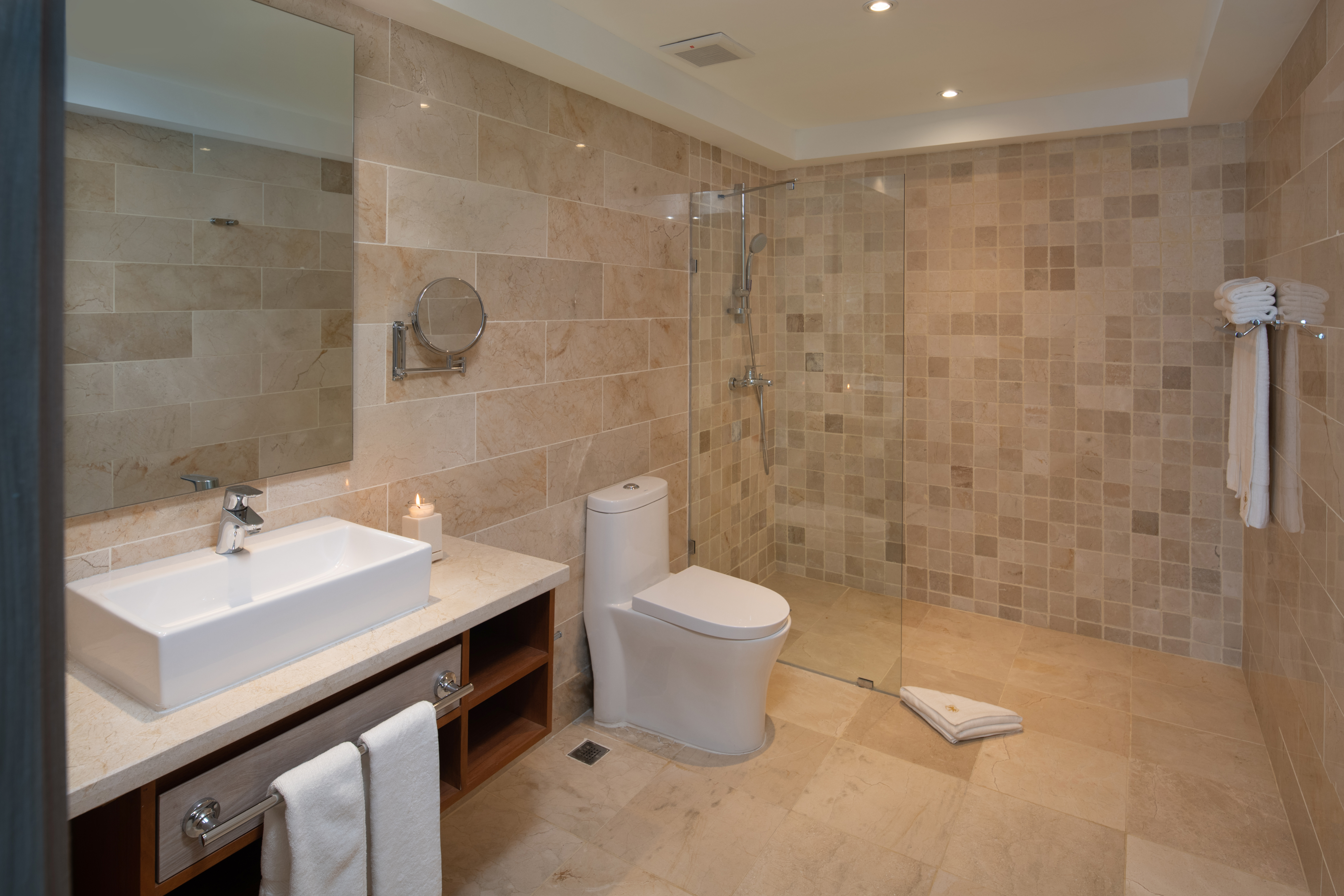https://0201.nccdn.net/4_2/000/000/076/de9/2018-cab-penthouse-bathroom.jpg
