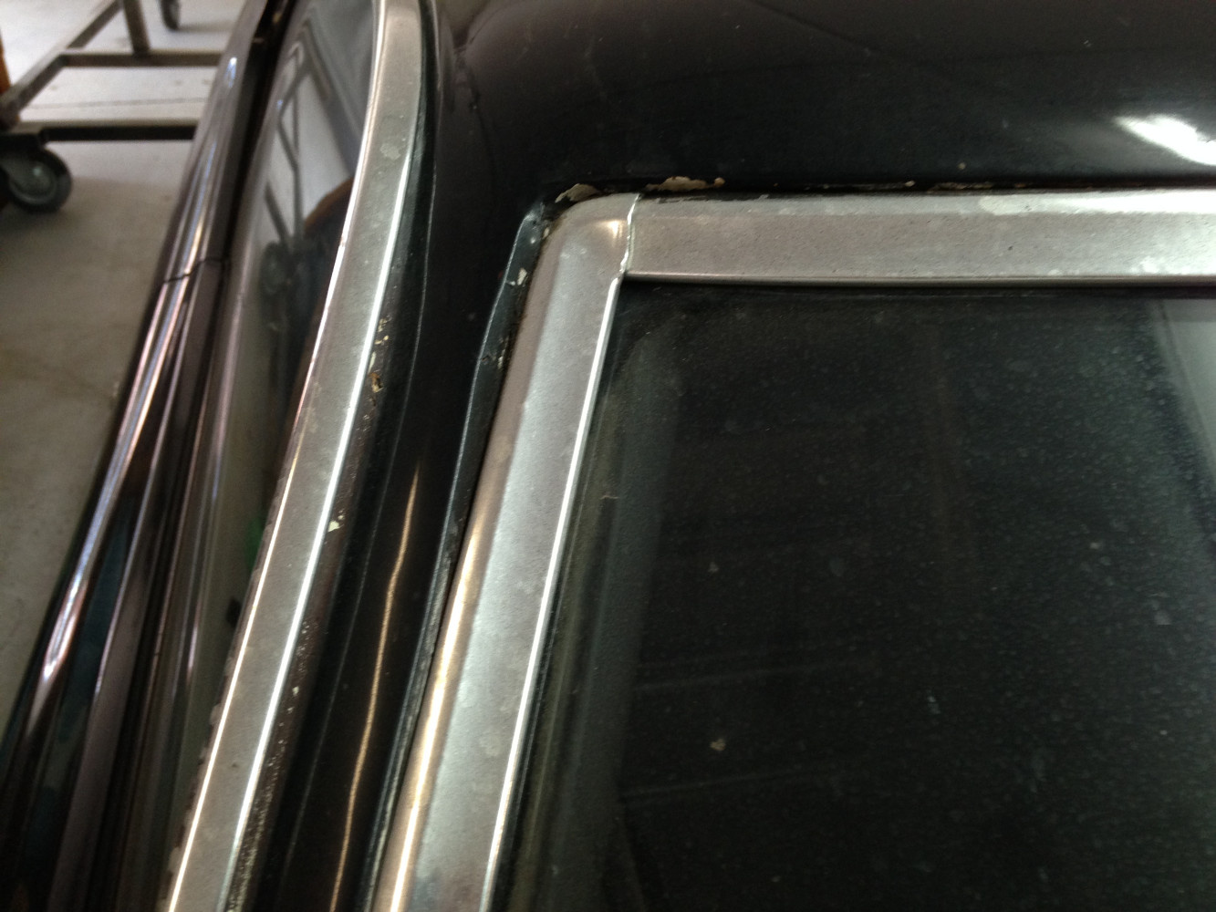 Typical gap from pillar to windshield molding.
This will be fixed