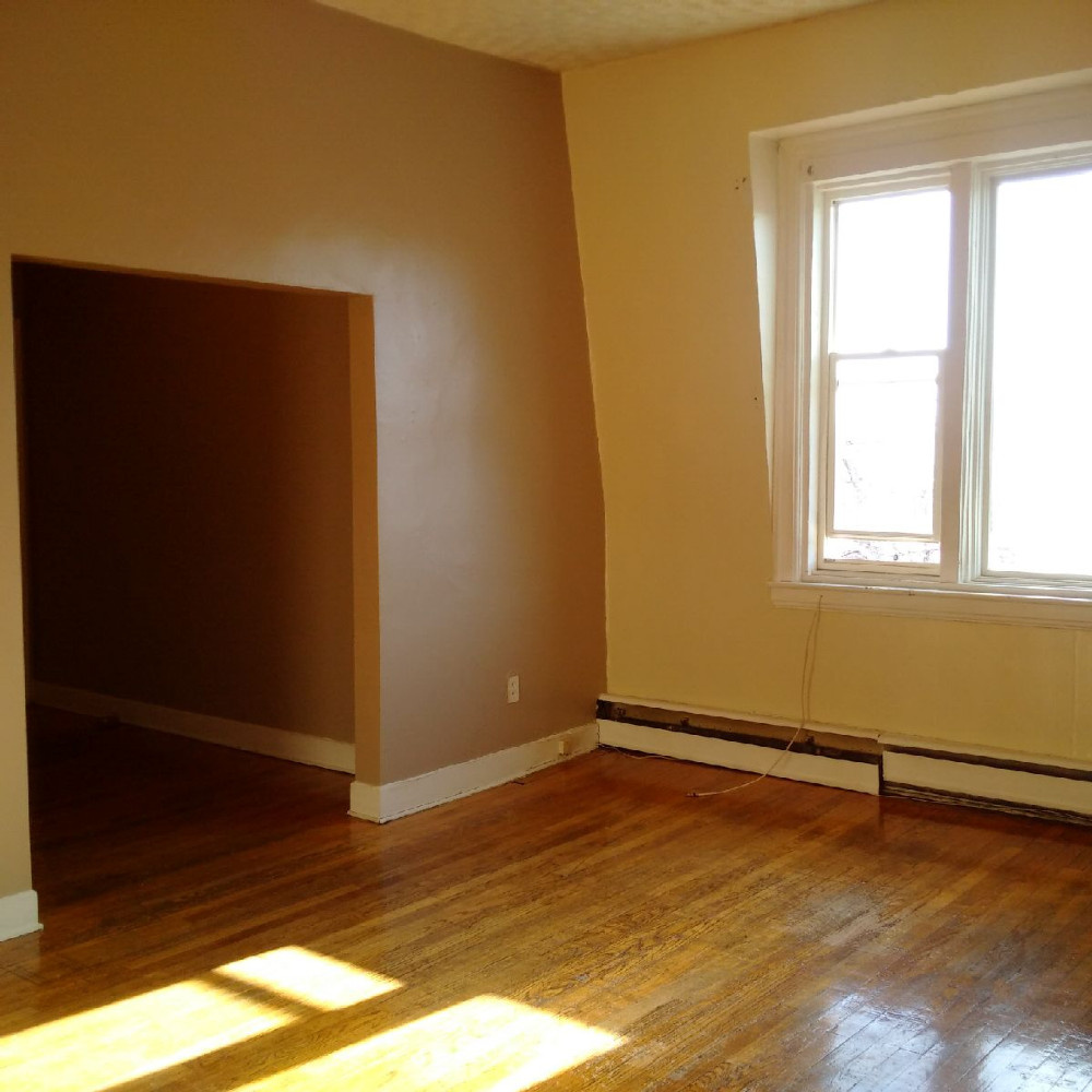 120 Pitt St. #7 Living Room