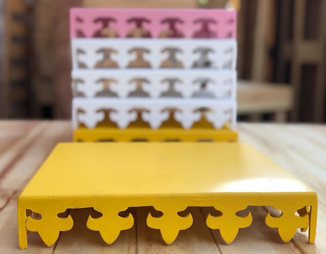 Bases Planas Troqueladas
Color Amarillo
Medias: 30cm X 30cm 
$20.000