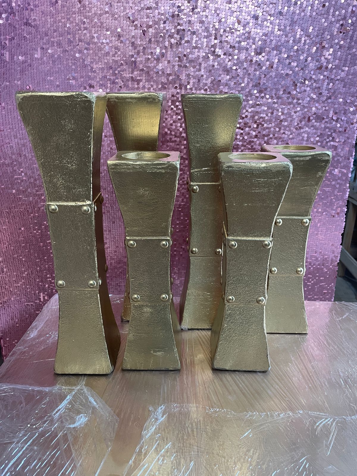 Centros de mesa dorados
Alquiler: $ 20.000