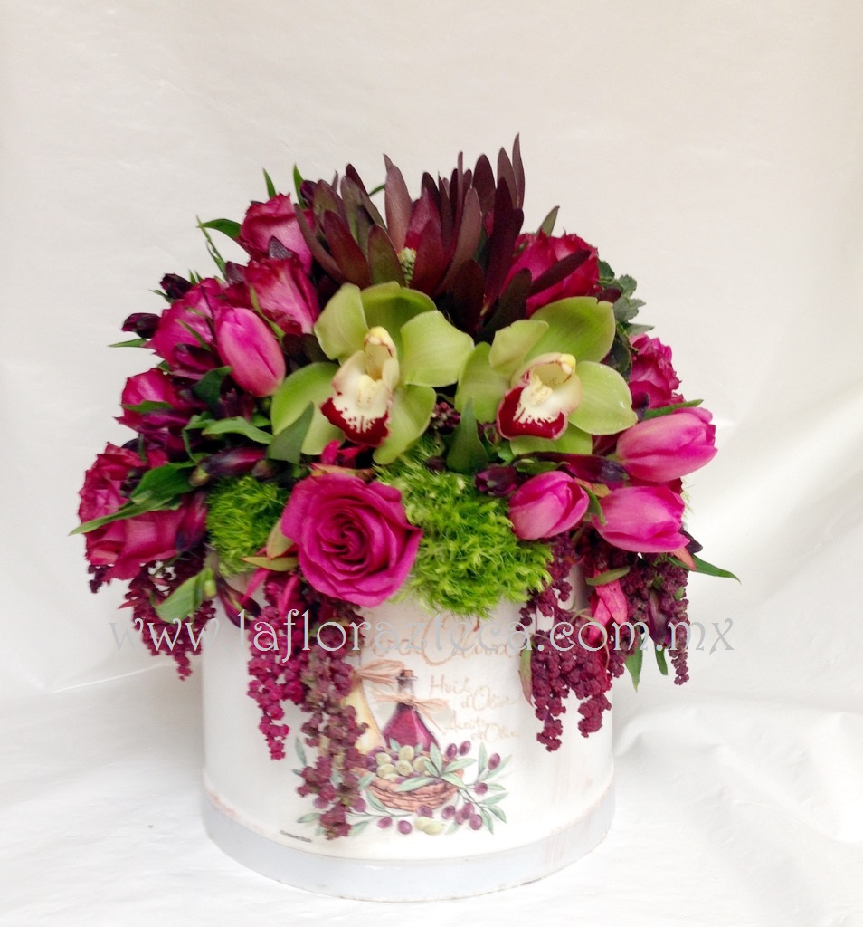 MD - 126  $1,880
Composición estilo shabby chic con tulipanes,rosas y orquídeas