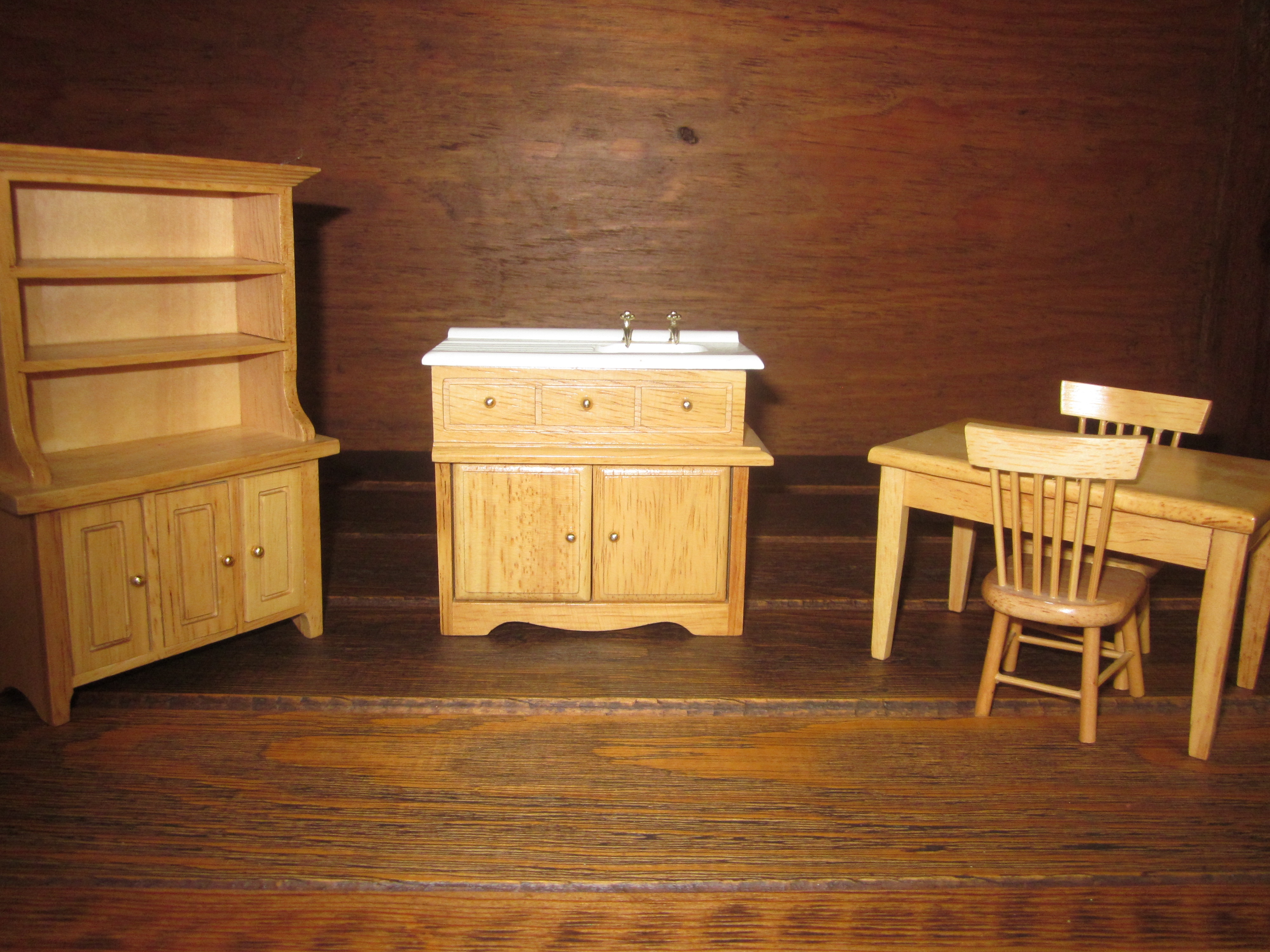  OAK COMEDOR SET 5

  OAK TABLE WITH 2 CHAIRS
. T 0520 NO.376 
   $ 656,25
WALNUT WET SINK
 CM- D2678 NO. 220       
 $468.75
WELSH CUP BOARD
  CM DO 283 NO. 157     
   $437,50