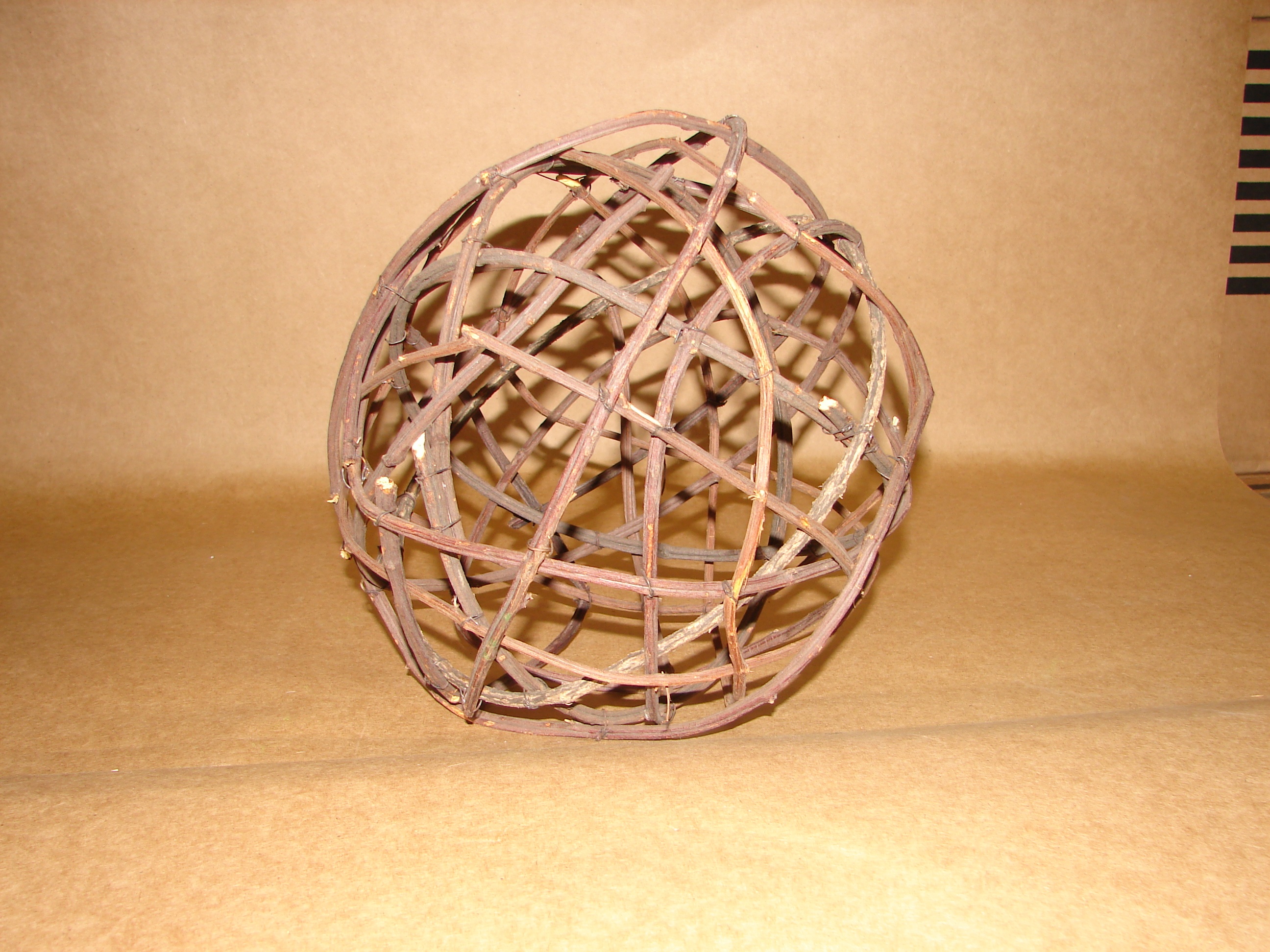 Esfera Bejuco, disponible en distintos tamaños