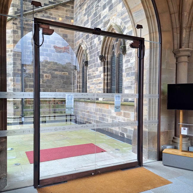 Extrusion in AM.2 bright bronze