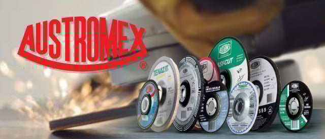 Discos abrasivos de corte y desbaste marca Austromex con chispas de fondo.