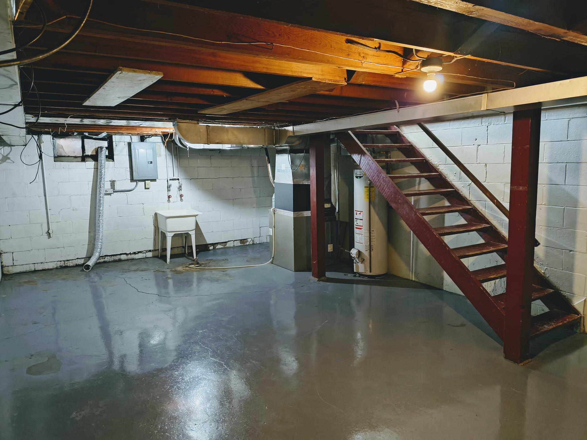https://0201.nccdn.net/4_2/000/000/076/de9/basement.jpg