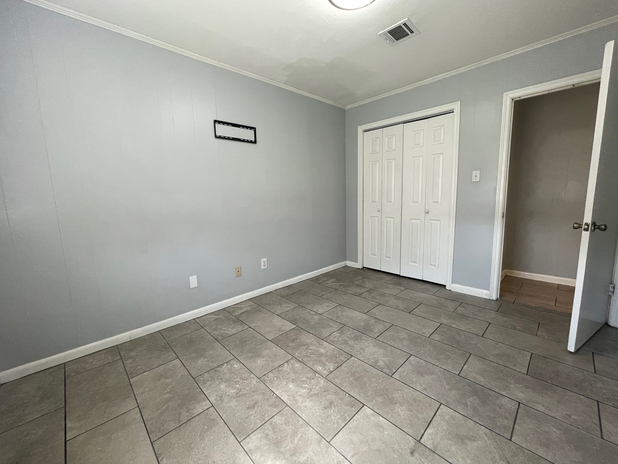 https://0201.nccdn.net/4_2/000/000/076/de9/bedroom-2.jpg