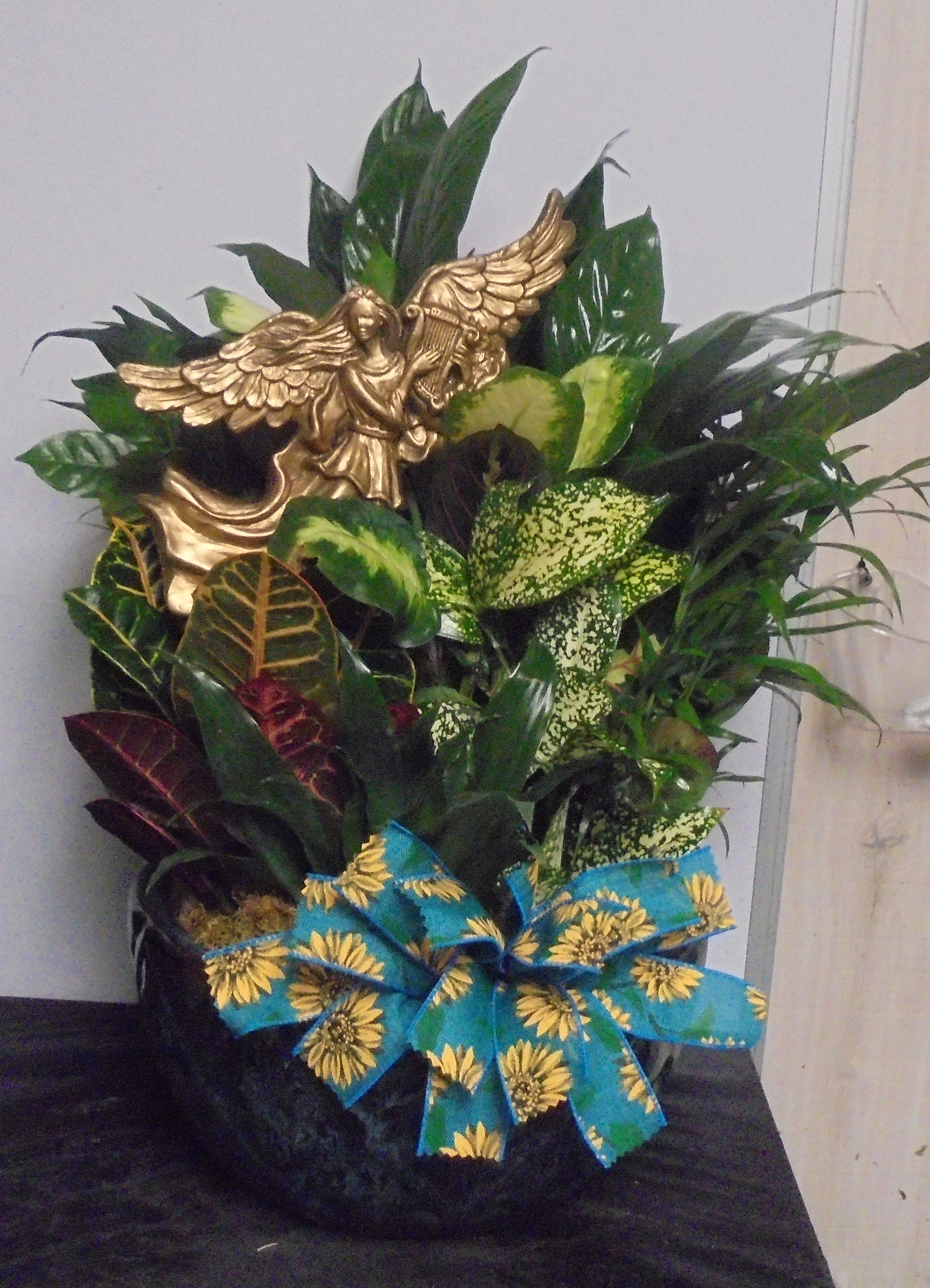 (9A) Dish-Garden Plant (Ceramic)
W/ Angel
$85.00