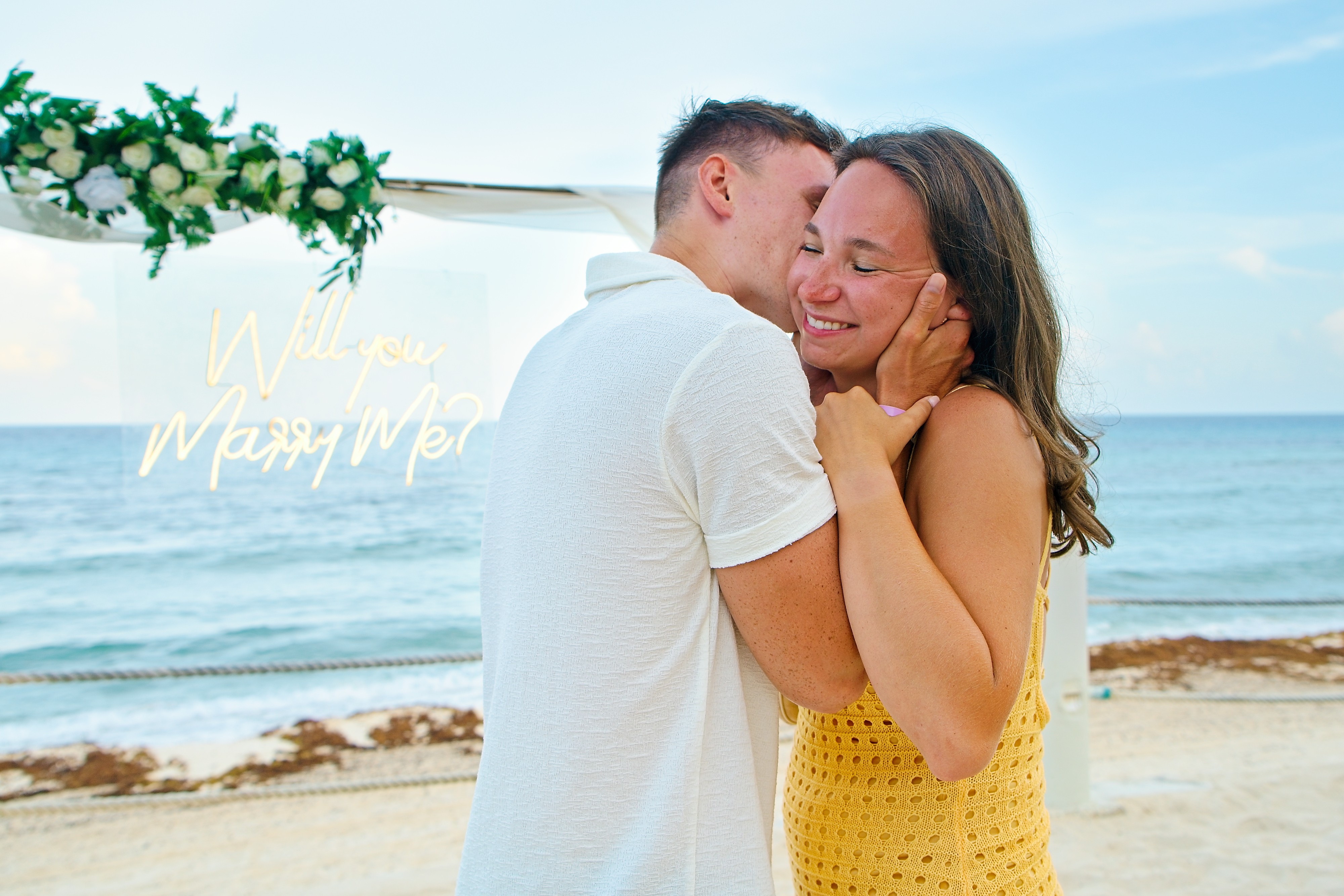 https://0201.nccdn.net/4_2/000/000/076/de9/engagement-moment-captured-%E2%80%93-proposal-photos6.jpg