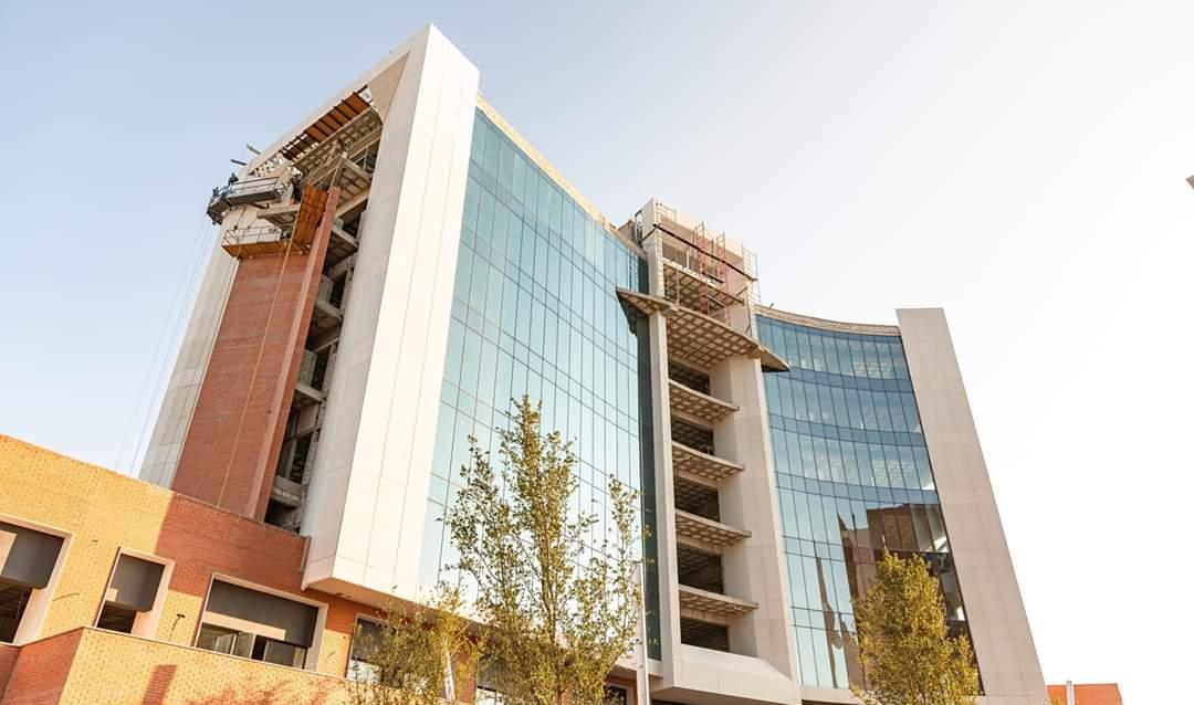 Fabricación de Fachada de Edificio Corporativo