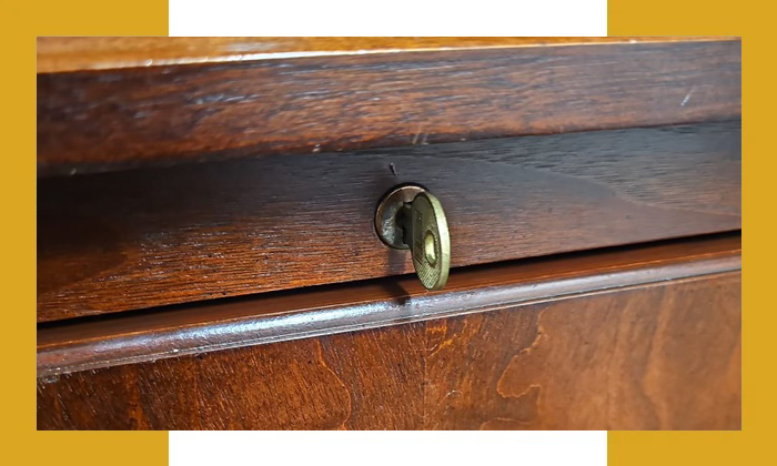 Key In Desk