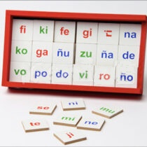 Juego de Silabas Simples
$214.00
Este es un juego clásico que propicia:
Comprensión de separación de palabras .
Comprensión de
Socialización.
Atención y Concentración.
Coordinación viso motora.
Memoria.
Vocabulario.
Seguimiento de reglas.
Número de Piezas: 90
