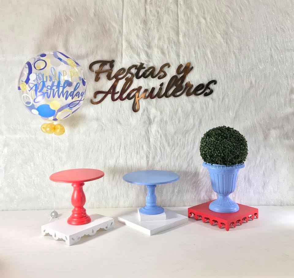 Bases Planas Troqueladas
Color Rojo
Medias: 30cm X 30cm 
$20.000
Bases de Postres Cuadradas  Pequeñas $5.000
Bases de Postres Cuadradas Grande 30cm x 30cm 10.000
Base Redonda para Postres 20.000
Florero imperial#1 20.000
Copon Pequeño 10.000