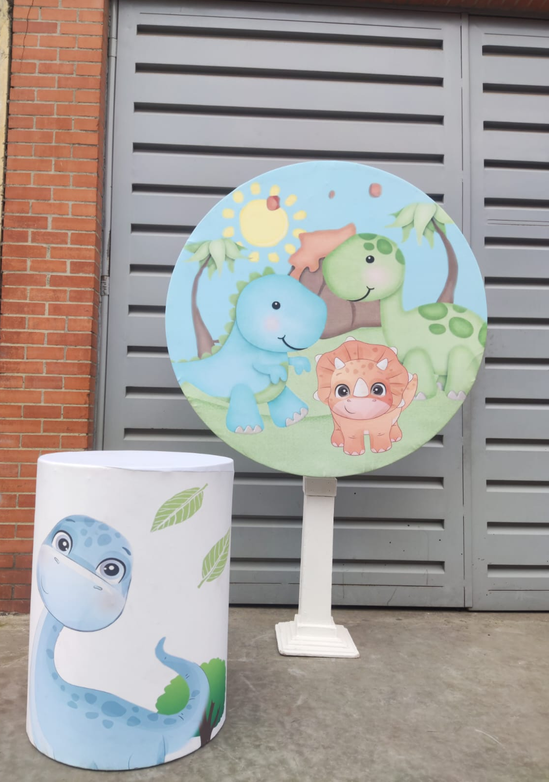 Circulo Efecto 3D Tematico
1.30m diametro x 2.20cm Altura
$80.000
Cilindro $60.000