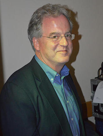 Andy Chipman on keyboards