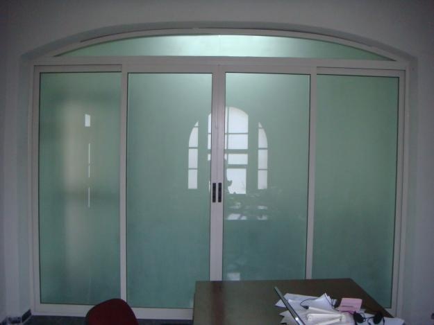 Ejemplo de cancel de acceso en aluminio.