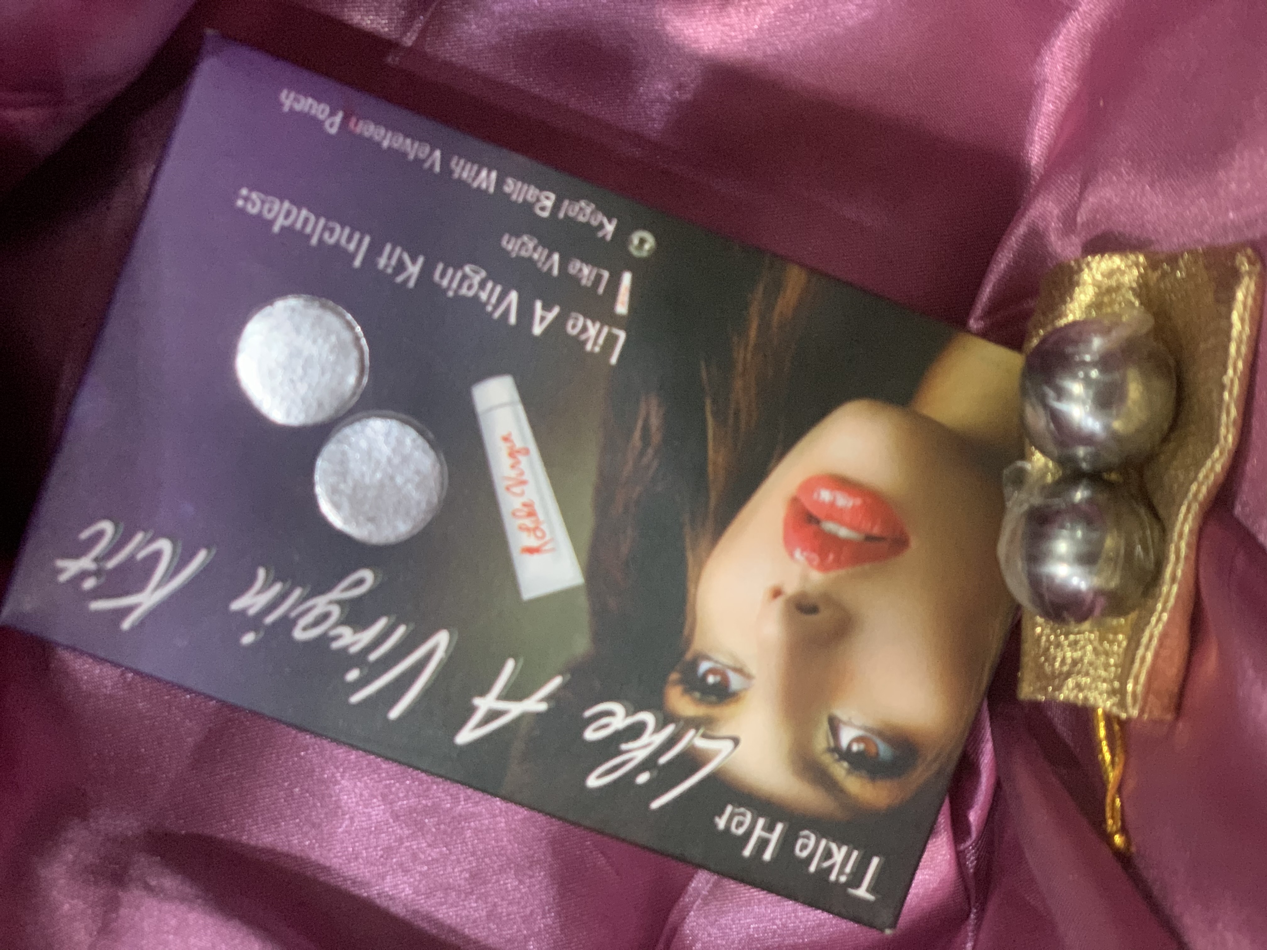 LITE A VIRGIN KIT
2 ESFERAS EN ACERO QUIRURGICO
UN LUBRICASNTE PARA MAYOR COMODIDAD
Y FUNDA PARA GUARDAR
FUNCINA COMO TRATAMIENTO DE KEGEL
$ 60.000