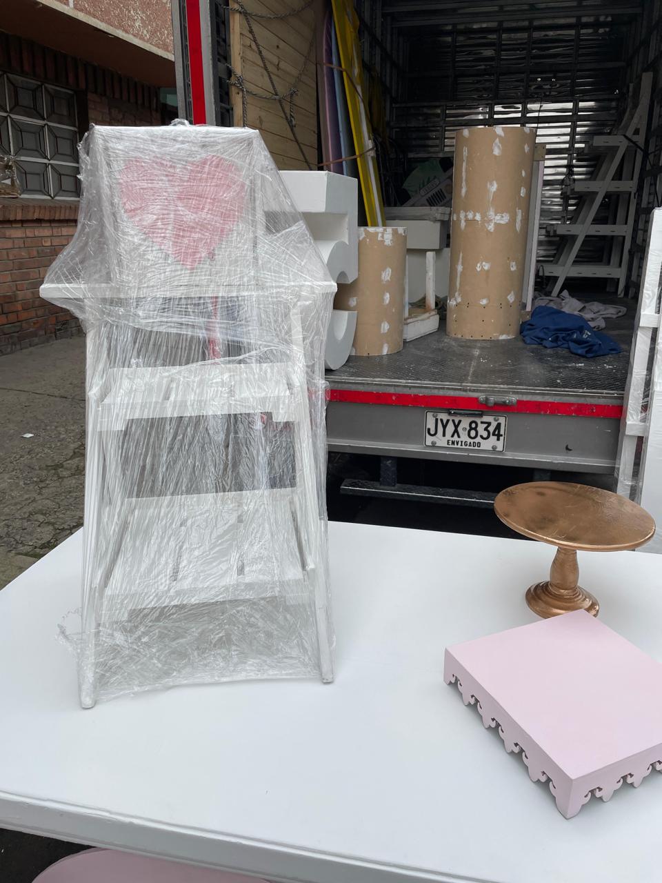 Mini Escalera Para Dulces 
Medidas 90 cm de Altura 
$ 30.000