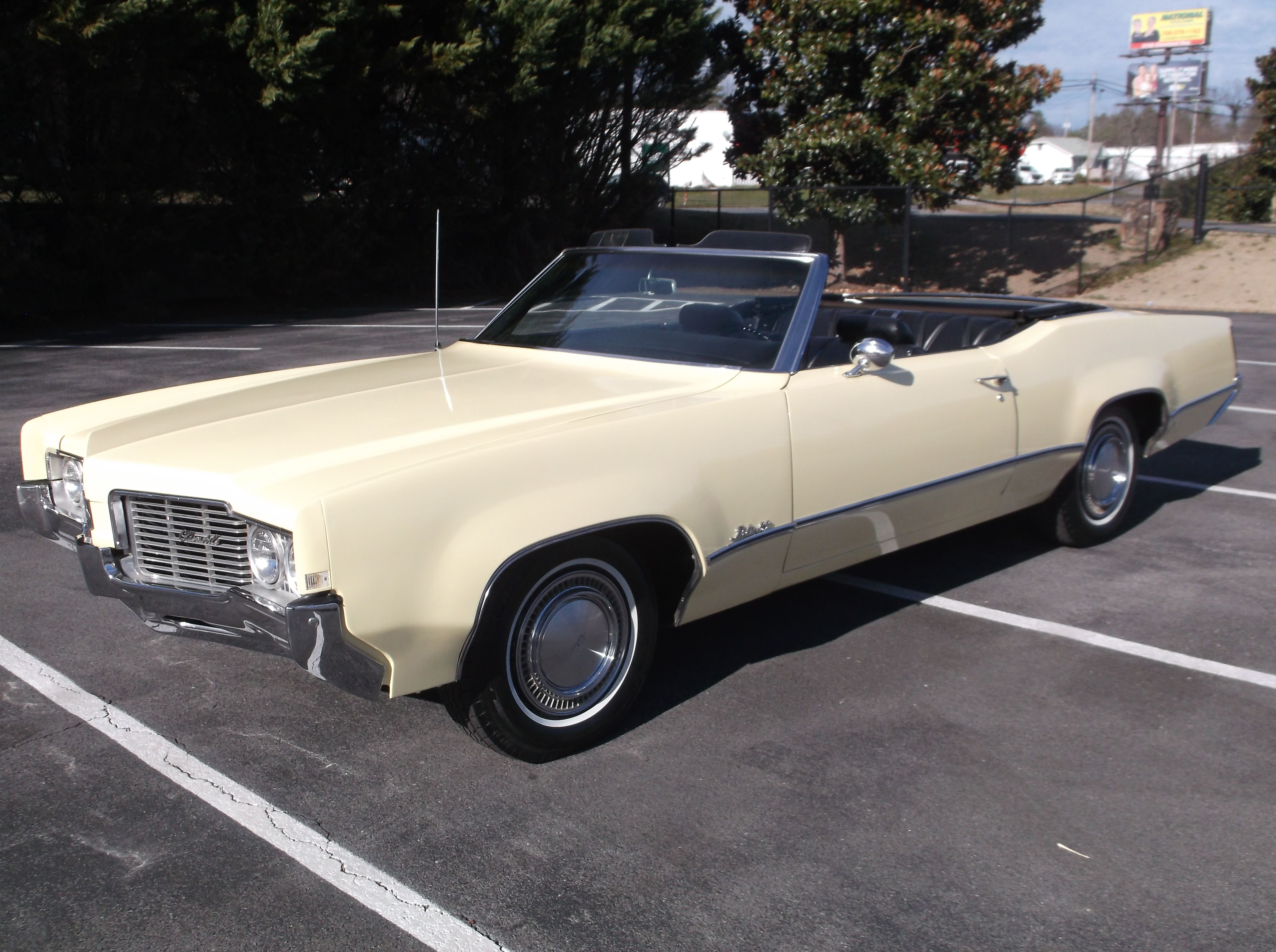 1969 Oldsmobile Delta 88
Convertible, 2 owner car w/
original paperwork
