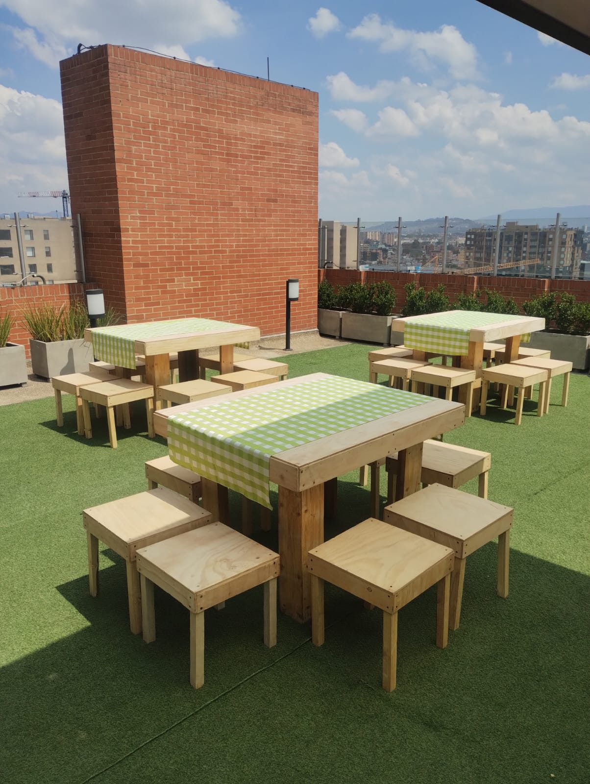 Picnic Alta + 6 Bancas+1 Camino de Mesa
1mx1.17m
$ 80.000