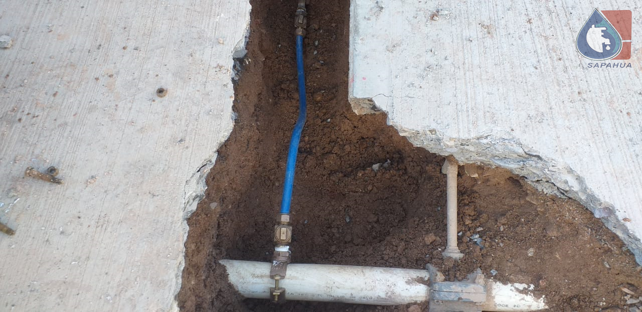 REPARACIÓN DE FUGA DE AGUA EN CALLE TUXTEPEC, FRACCIONAMIENTO BUENA VISTA