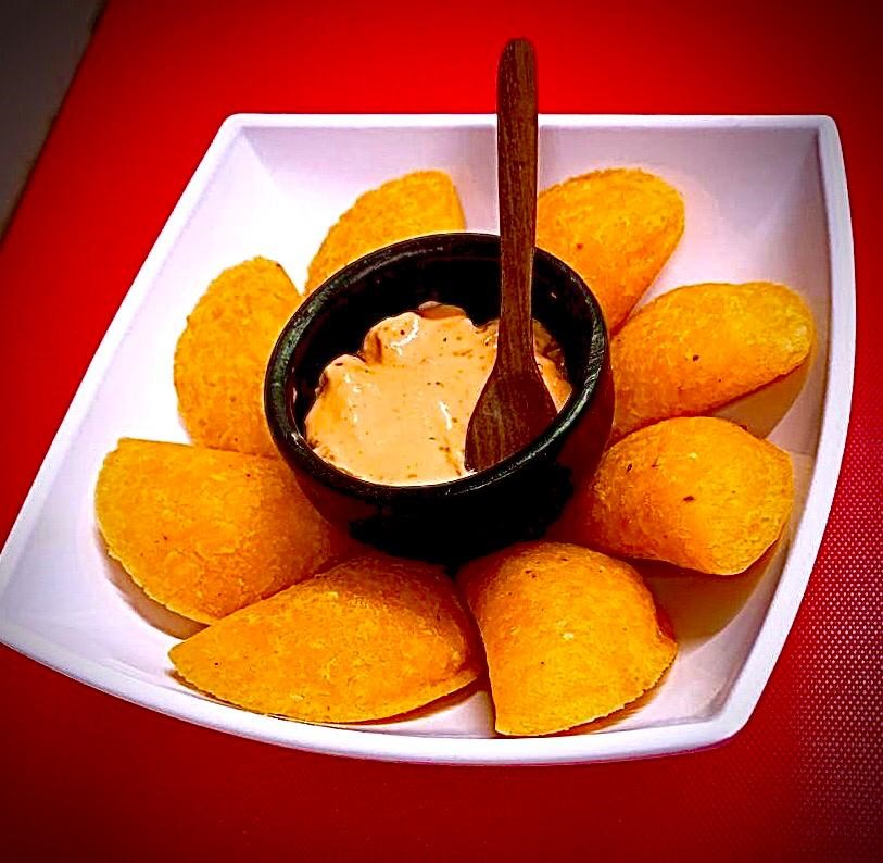 EMPANADAS CON SALSA MAYONESA DE MORRON