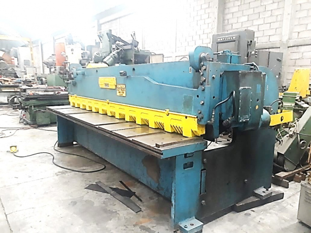 CIZALLA  NEUMÀTICA Marca CINCINNATI
Modelo 1812, Largo de Corte 12`ft, Capacidad ¼’’ in, Cluth Neumático
Garganta de Gota 18’’ in, Tope trasero