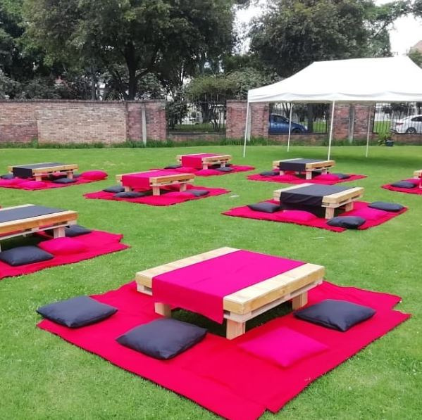 1Mesa Picnic Baja
1m x 1.17cm por 50.000
6 cojines 30.000
4 Tiras de manta 15.000
1 Camino de Mesa 10.000
Precio combo $ 80.000