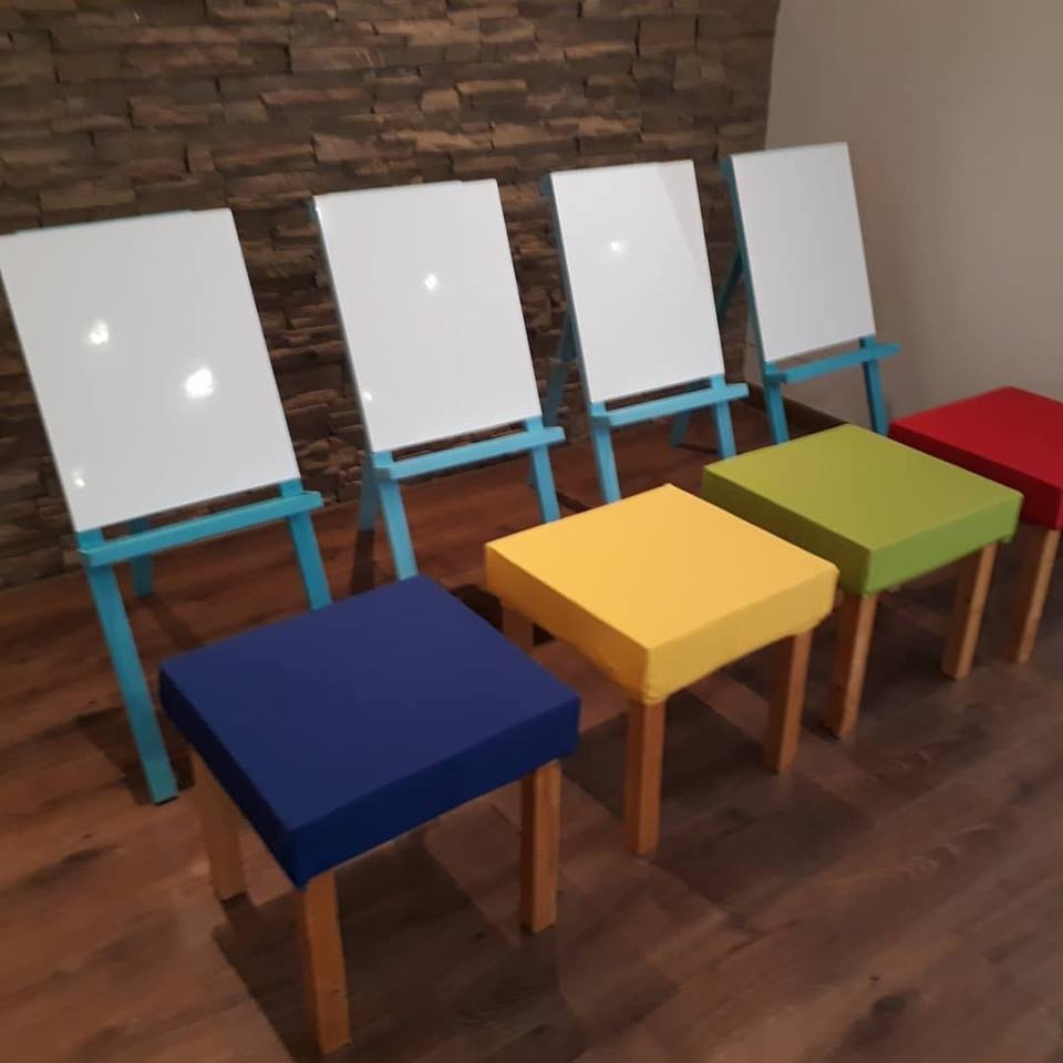 Bancas Tapizado de Colores
Medidas: 43cm Altura x
43cm de ancho
Alquiler $8.000