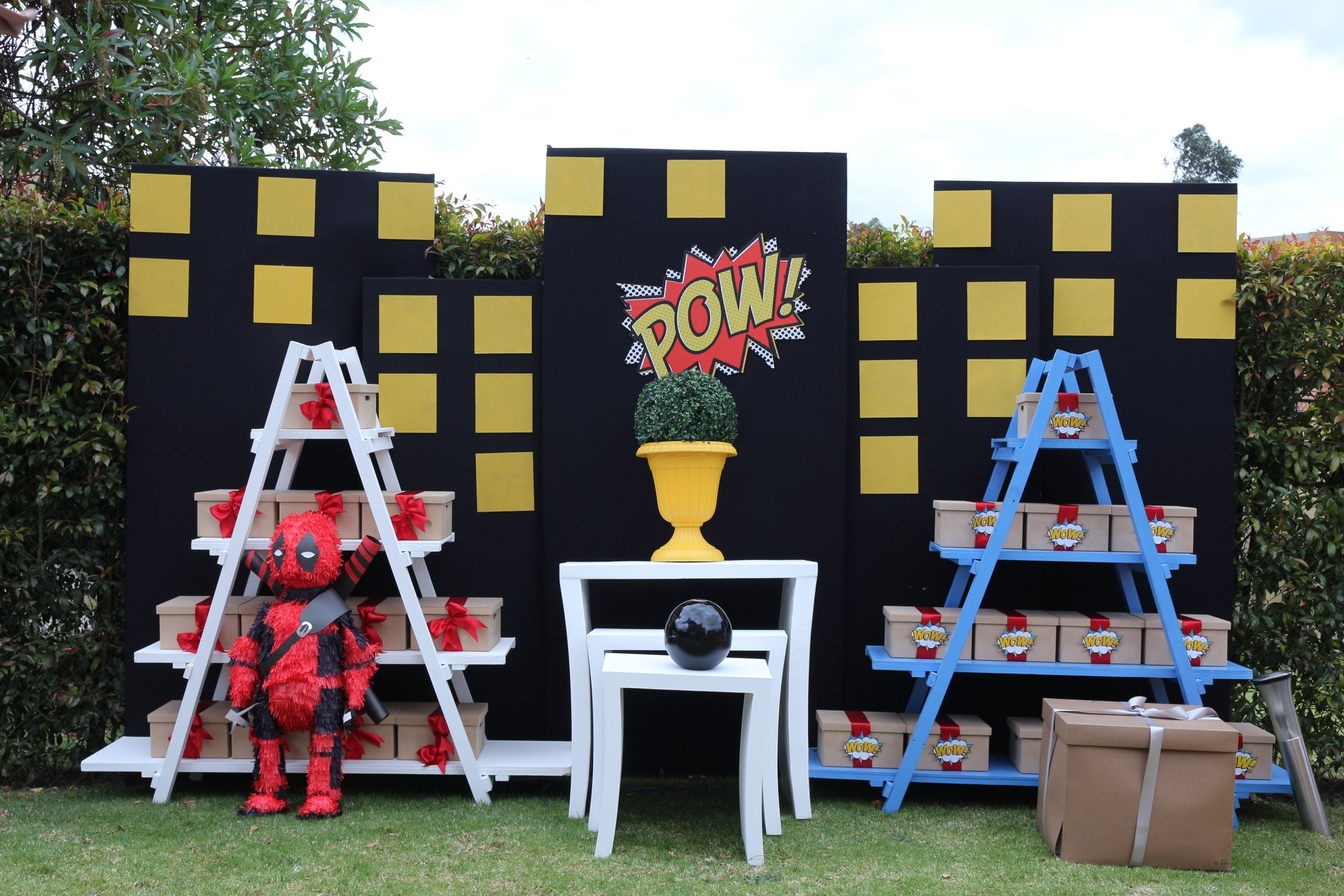 Escalera tipo tijera
$60.000
Mesas modelo pata Ola
Mediana : $ 50.000
Pequeña : $ 40.000