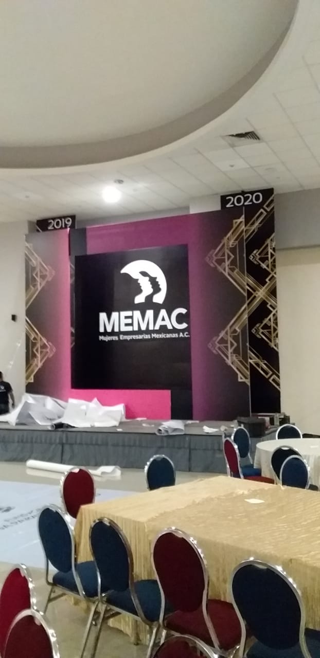 Impresión de viniles y montajes de gráficos para evento