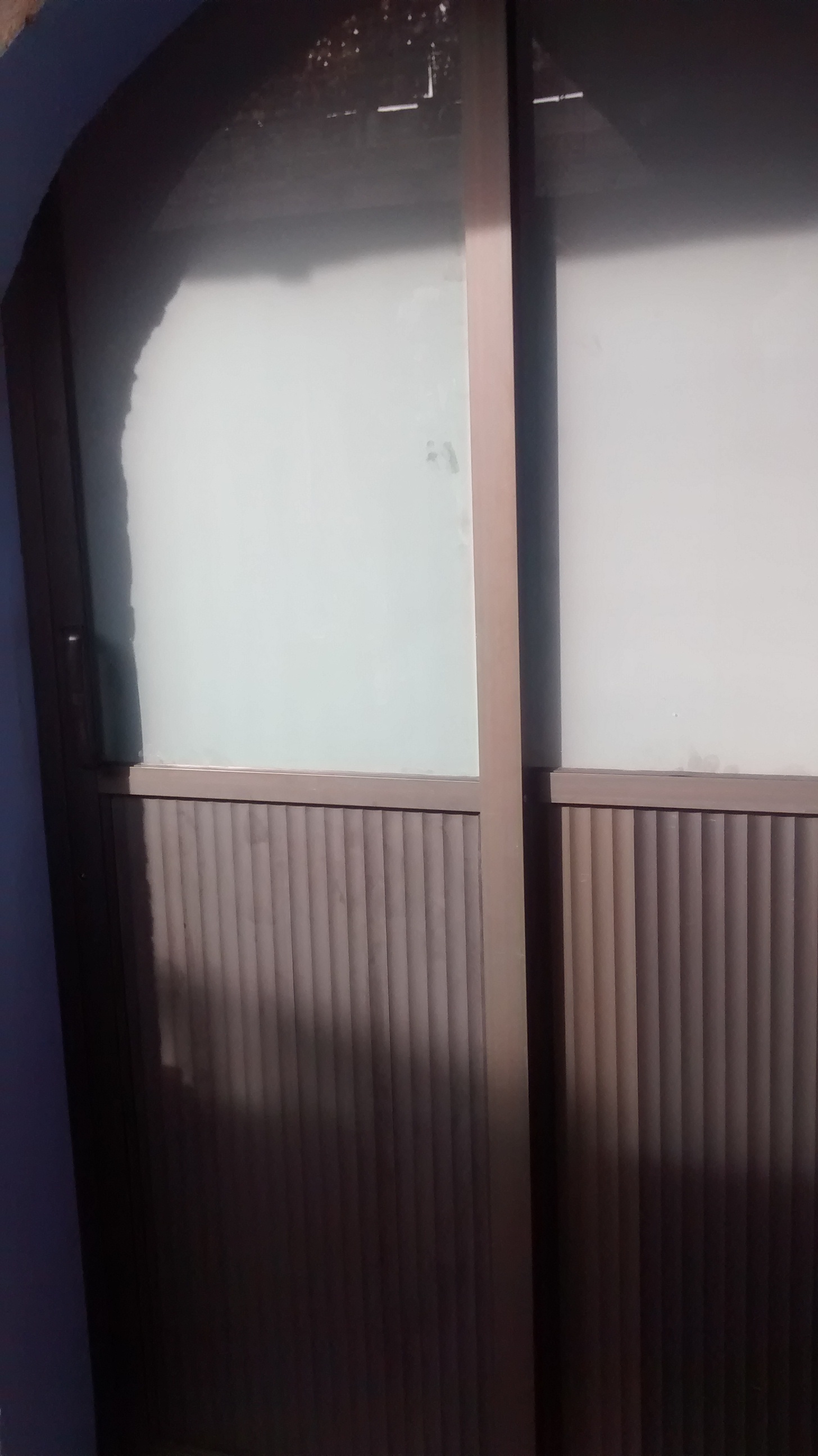 Puerta fija y corredisa