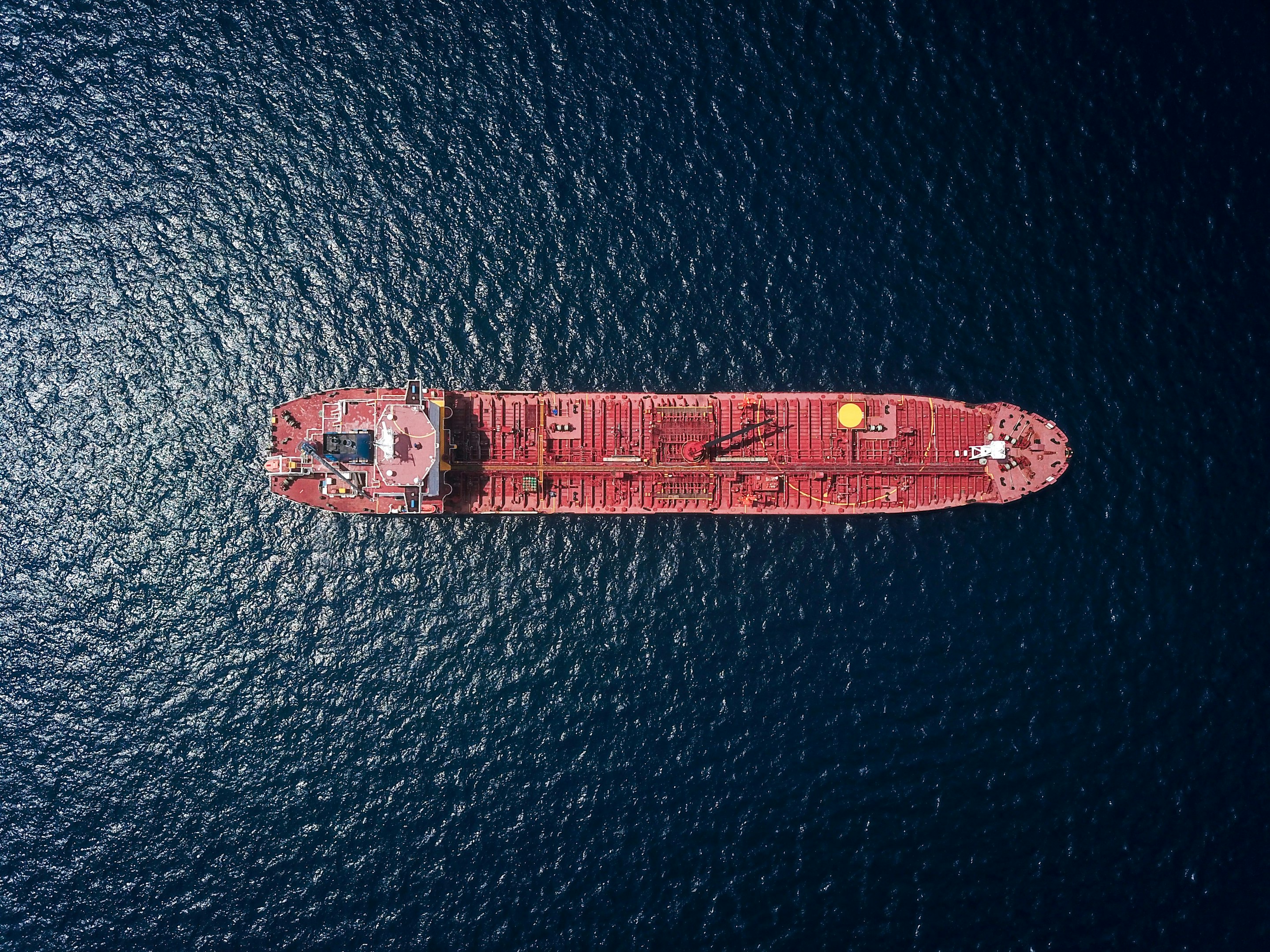 fotografía aérea de un barco petrolero