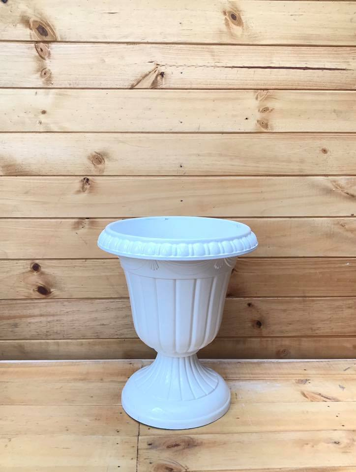 Florero Imperial # 1 Blanco
Medidas 29 cm de Altura 
22 cm de Diámetro 
$ 20.000 